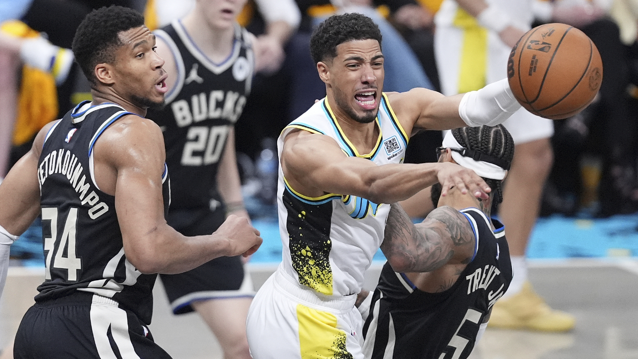 九游下载中心-包含雄鹿球星三分绝杀，全场观众热烈欢呼，大小一定.的词条